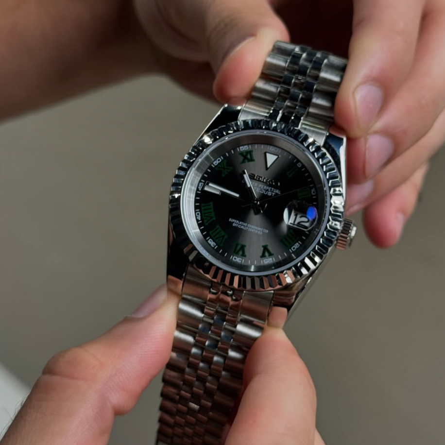 LUNORO® Green Roman Numeral Dial
